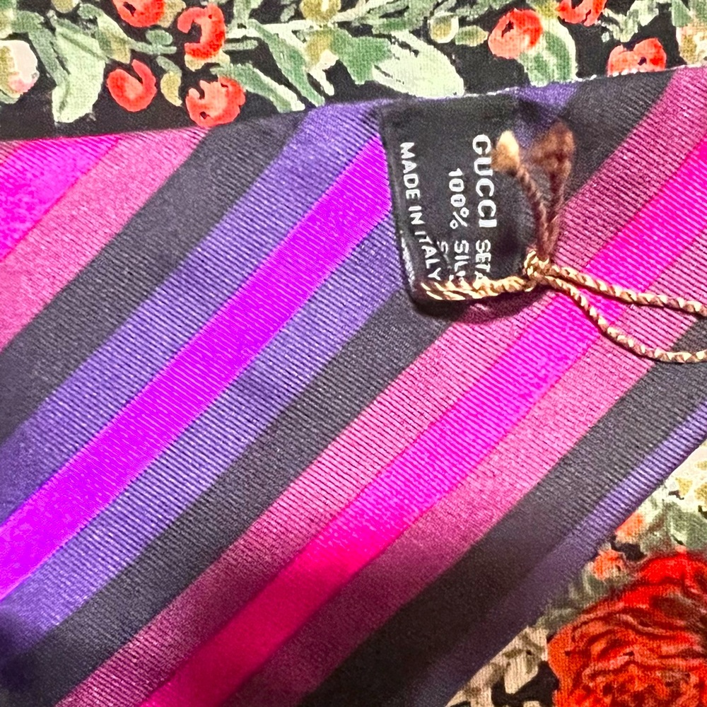 New* Reversible GUCCI silk headscarf - Picture 6 of 6